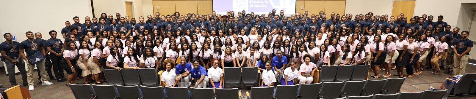 Large group photo in lecture hall